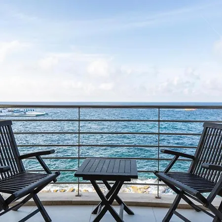 Lavish Seafront Apartment Sliema Exterior photo