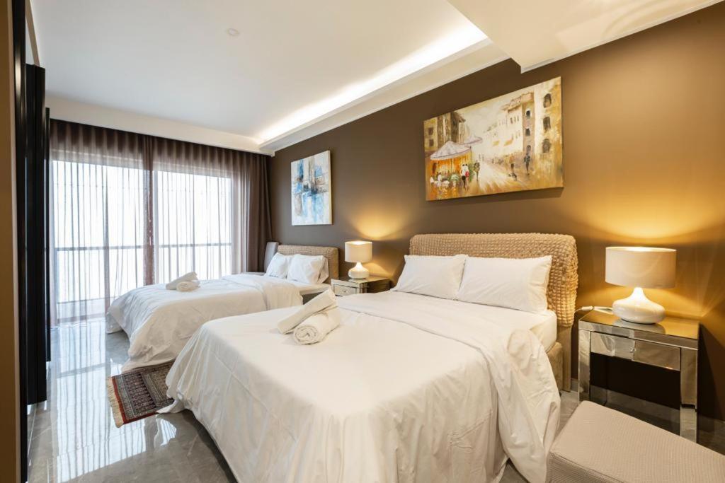 Lavish Seafront Apartment Sliema